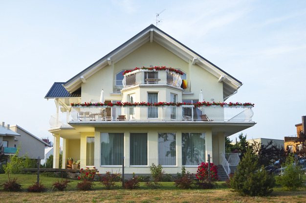 Украшаем фасад: как повесить гирлянду на дом самостоятельно | myDecor